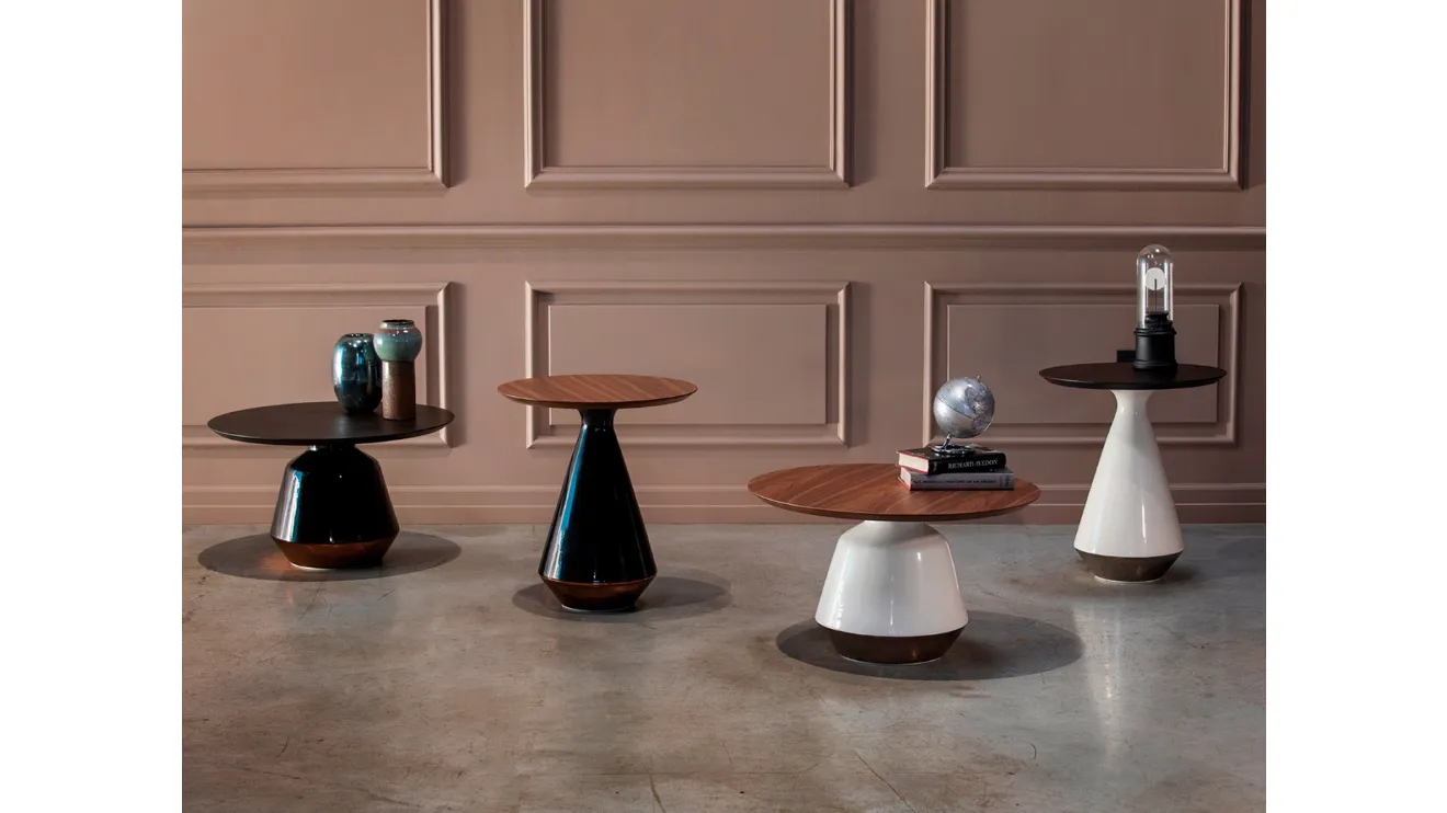 Tavolino rotondo con top rivestito in legno e base in ceramica bianca o nera Amira di Tonin Casa