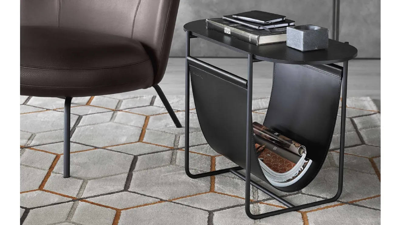 Portariviste tavolino Magazine in cuoio e metallo con top in legno di Calligaris
