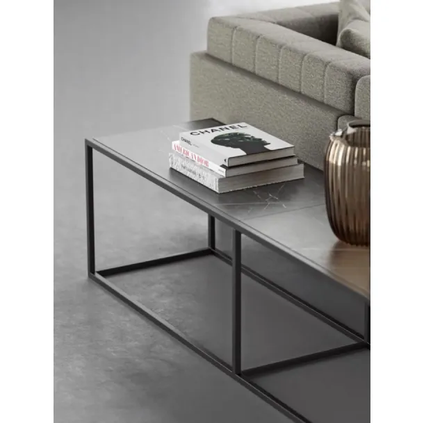 Tavolino Panca Minimal con top in pietra Gray Stone e base in metallo di Doimo Salotti