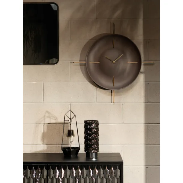 Orologio da parete Rendez-vous in ceramica con due tubolari in acciaio verniciato di Tonin Casa