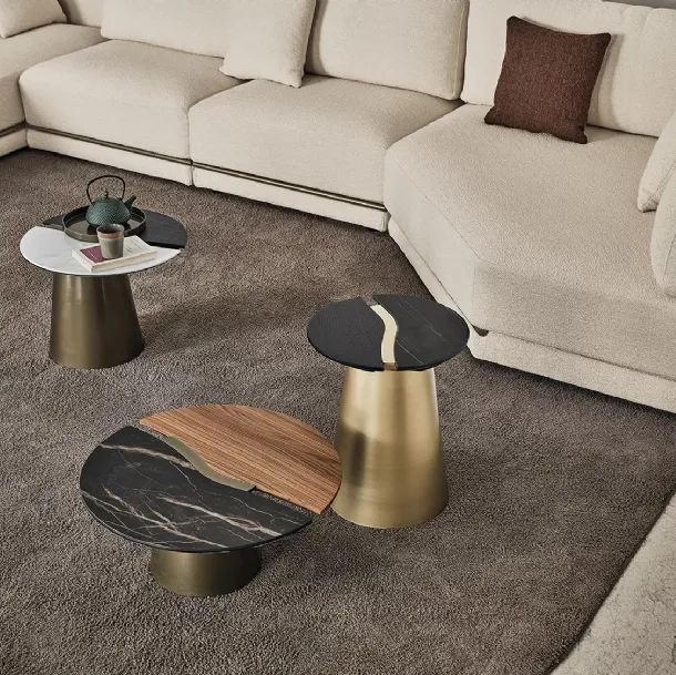 Tavolino Yang con base in metallo laccato e top in marmo e legno di Bontempi