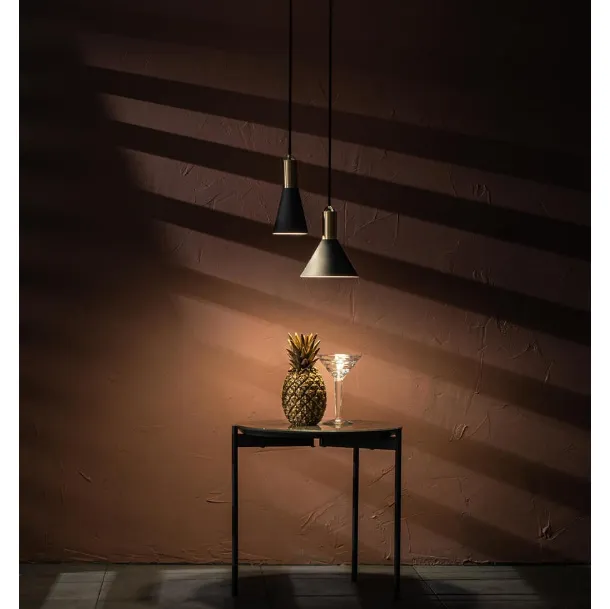 Lampada a sospensione Lince in metallo con decoro in ottone verniciato di Stones