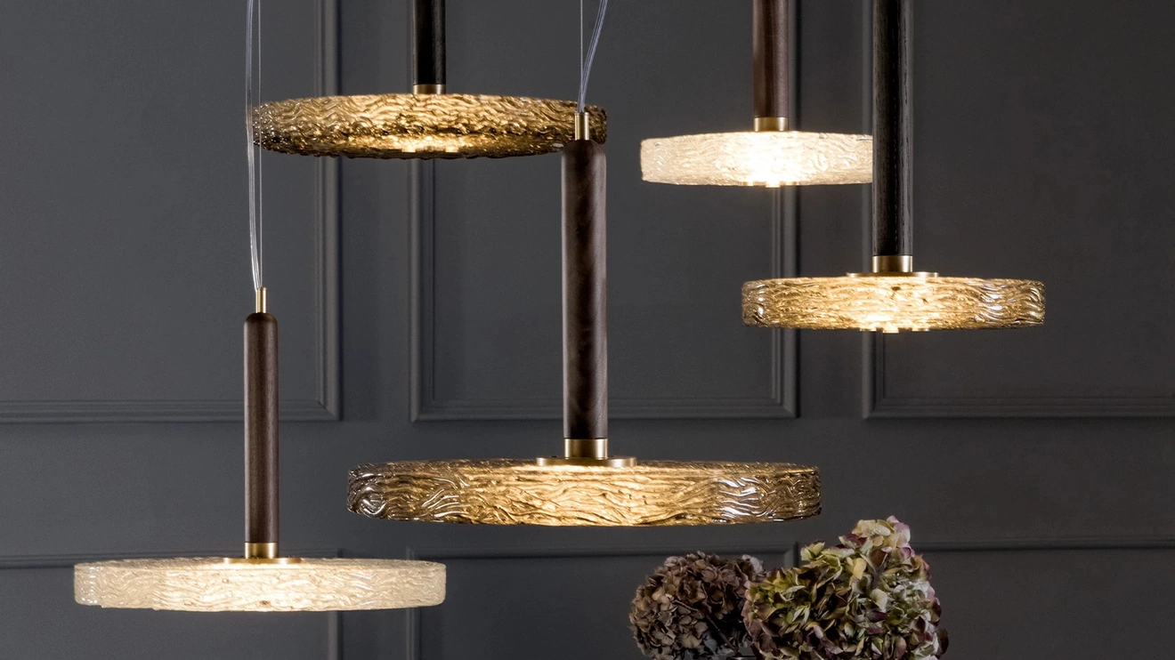 Lampada a sospensione Macrabè in vetro e legno di rovere massello di Tonin Casa