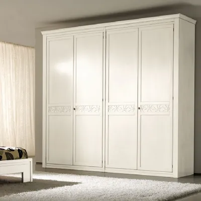 Armadio con ante battenti I Petali in legno laccato con inserto traforato di Betamobili