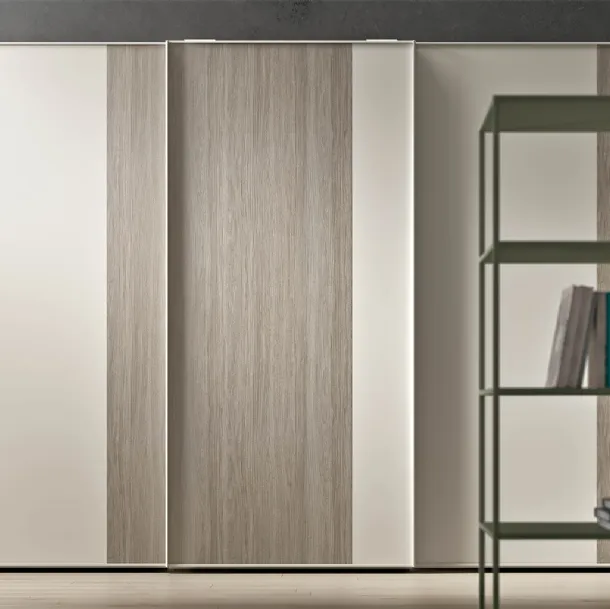 Armadio dal design raffinato in laccato opaco e melaminico Slim Scorrevole di Clever