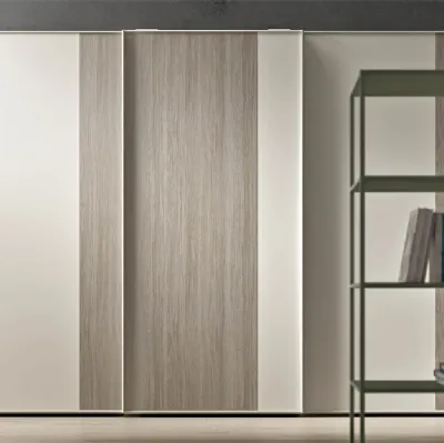 Armadio dal design raffinato in laccato opaco e melaminico Slim Scorrevole di Clever