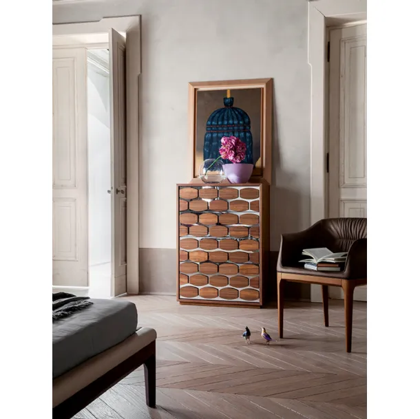 Cassettiera Honey in legno massello su base a specchio di Tonin Casa