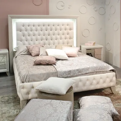 Letto classico in pelle trapuntato e imbottito con testiera Canova di Betamobili