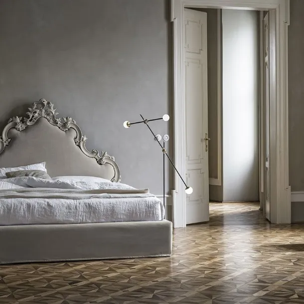 Letto in tessuto con testiera con cornice in legno intagliato e box contenitore Mademoiselle di Bolzan Letti