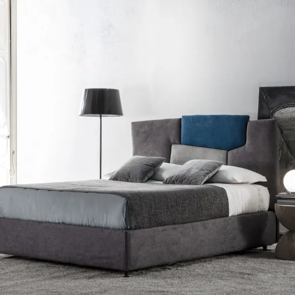 Letto con testiera formata da un mix di forme e colori Bristol di Crippa Salotti