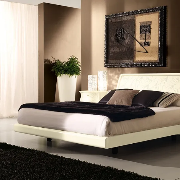 Letto matrimoniale in Legno laccato Avorio con testiera decorata con ribalta Deco di Betamobili