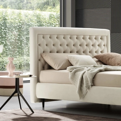 Letto Monet imbottito e trapuntato di Le Comfort