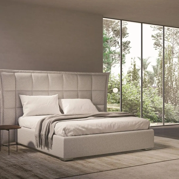 Letto imbottito con testiera trapuntata Maya High di Ergogreen