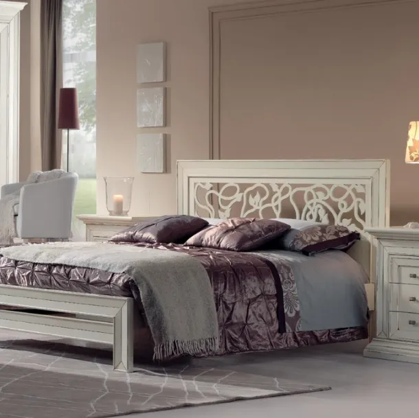 Letto Michelangelo FMG024-T in legno laccato con testiera traforata di Betamobili