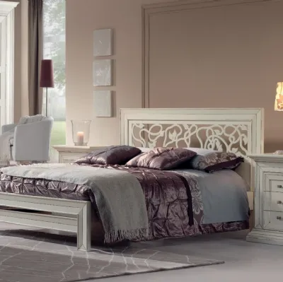 Letto Michelangelo FMG024-T in legno laccato con testiera traforata di Betamobili
