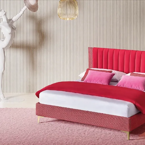 Letto in tessuto con testiera trapuntata Phlox di Le Comfort