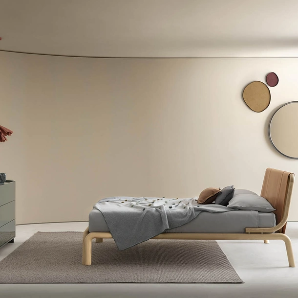 Letto in legno massello e cuoio Rovì di Alf Da Frè