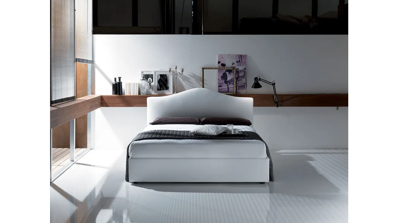Letto con testiera Scarlatto di Crippa Salotti