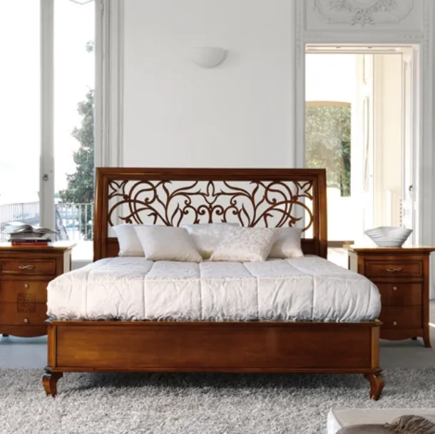 Letto Tiepolo classico in Legno con testiera traforata di Betamobili