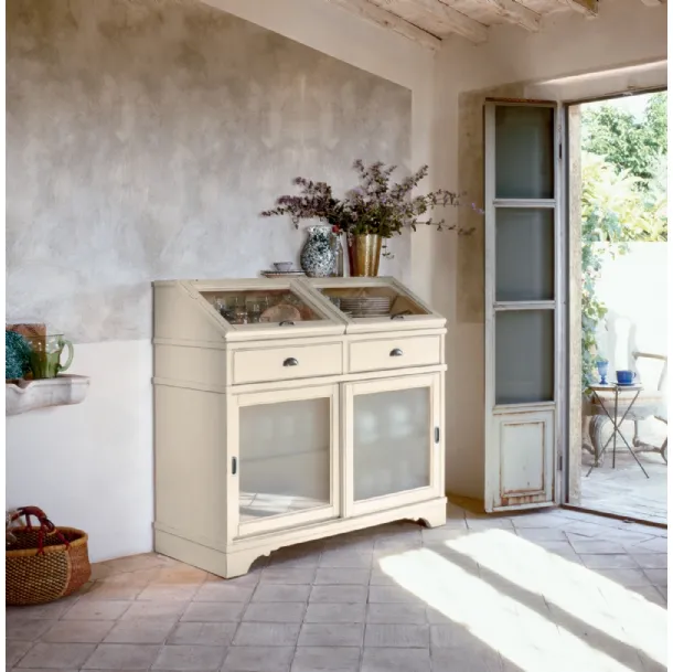 Madia Aurelia in legno con ante in vetro di Tonin Casa