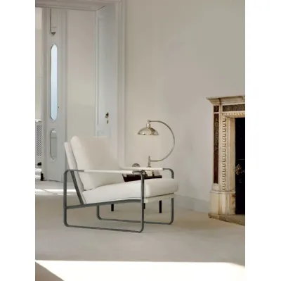 Poltrona Clarissa rivestita in tessuto imbottito con struttura in acciaio laccato di Bontempi