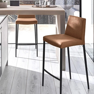 Sgabello Aida in pelle di Calligaris