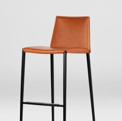 Sgabello Aida in cuoio rigenerato di Calligaris