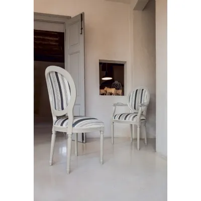 Sedia Norma con seduta rivestita tessuto e struttura in legno laccato di Tonin Casa