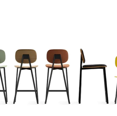 Sgabello Tata 6 SG con struttura in acciaio e seduta disponibile in varie finiture di Pointhouse