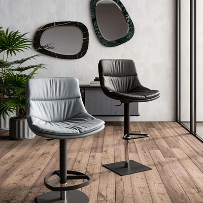 Sgabelli in pelle Coco e Noa di Ozzio