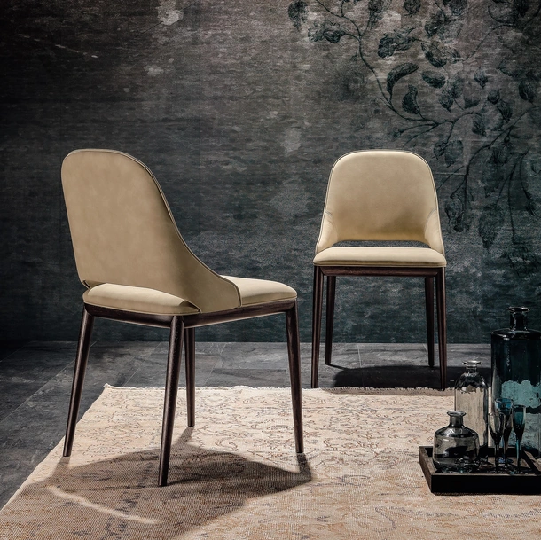 Sedia Malva con seduta rivestita pelle di Tonin Casa