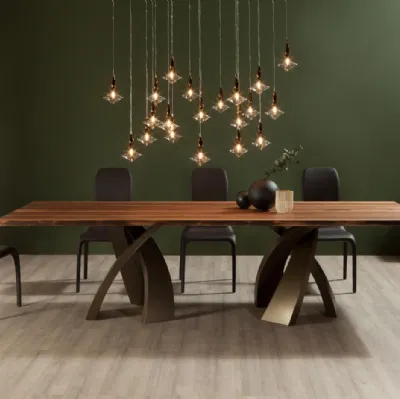 Tavolo Big Eliseo con doppia base in metallo e top legno di Tonin Casa