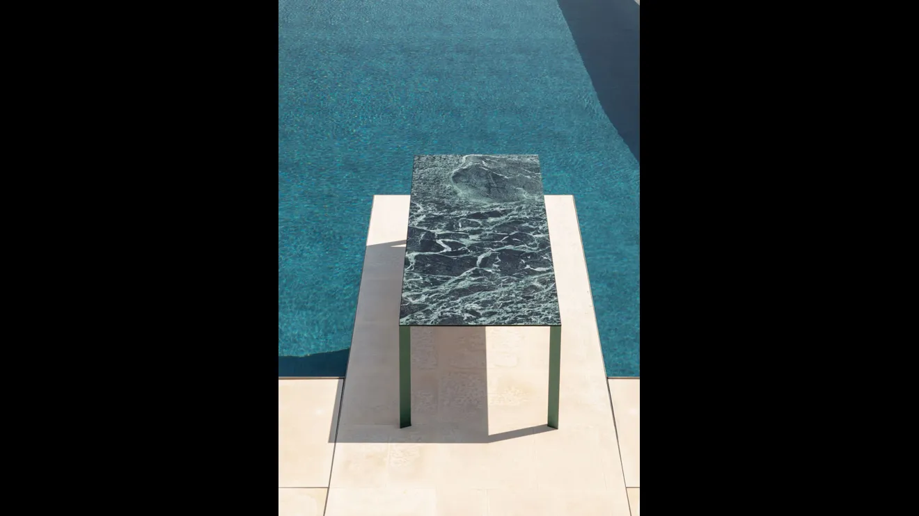 Tavolo Akashi in ceramica di Midj