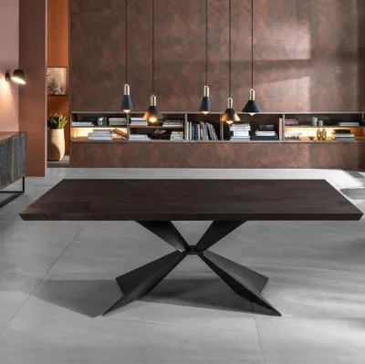 Tavolo allungabile con top in legno scuro e base in metallo Stark di Stones
