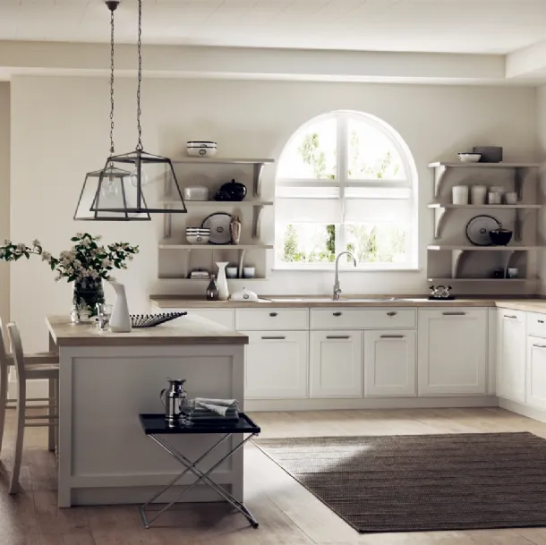 Cucina Shabby Chic angolare con isola Favilla in laccato opaco Bianco Prestige di Scavolini